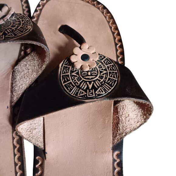 Vintage Women's Sandals Size 7 Aztec Sun Dial Leather Flip Flops 1980's Mexico - Picture 4 of 6